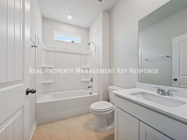 Building Photo - 2042 Live Oak Dr