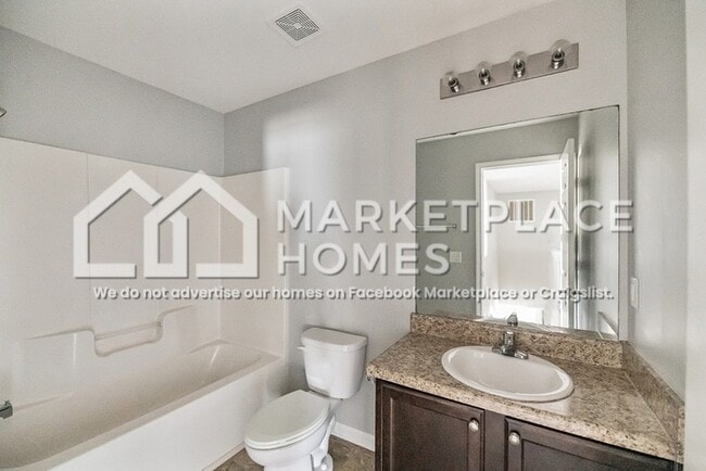 Building Photo - 10 Amber Dr