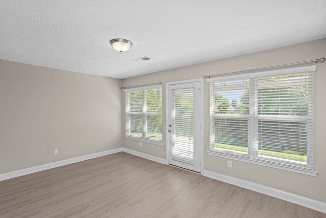 Building Photo - 1075 Campbell Ave