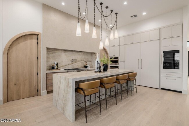 Building Photo - 3301 E Elm St