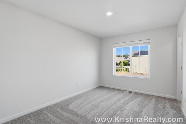 Building Photo - Lovely 5 BD | 3 BA | Loft | Main-Level Suite | 2,376 SF | Corner Lot | Riverside Estates