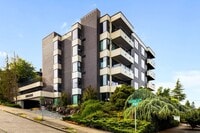 Building Photo - Gorgeous Top Floor Penthouse Unit in East ...