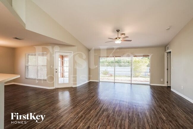 Building Photo - 4427 NE 10th Ct