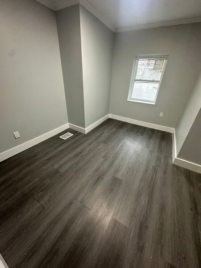 Building Photo - 1325 S 21st St