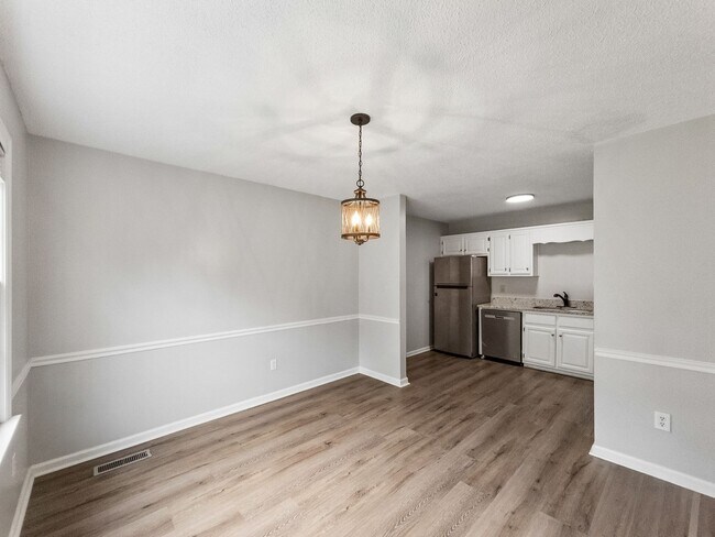 Building Photo - 121 Winthrop Way
