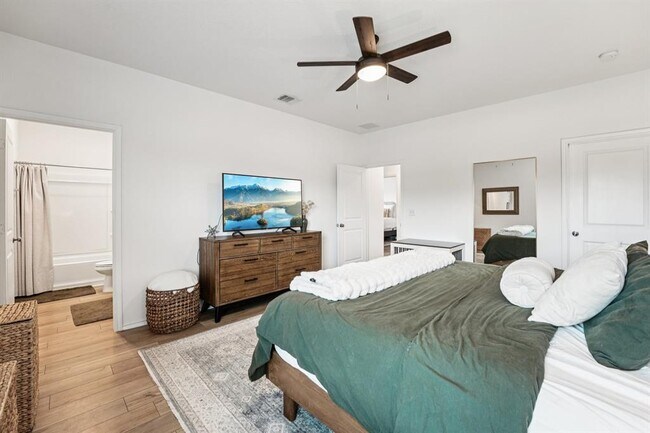 Building Photo - 6013 Eden Dr