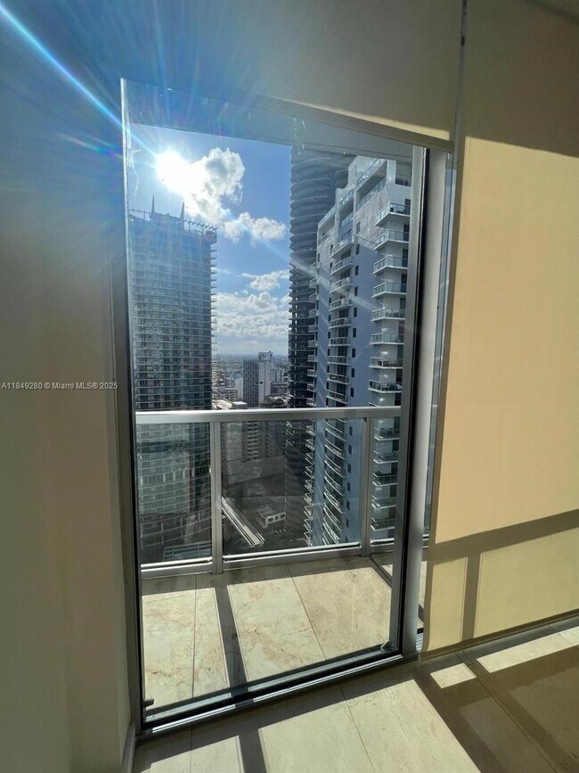 Building Photo - 1060 Brickell Ave