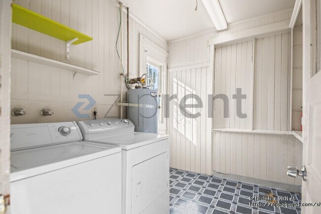 Building Photo - 848 Mead Ave