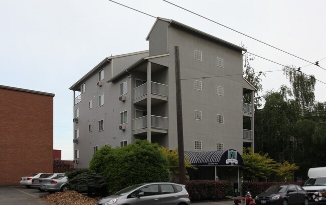 Primary Photo - Angel Crest Deluxe Apartments