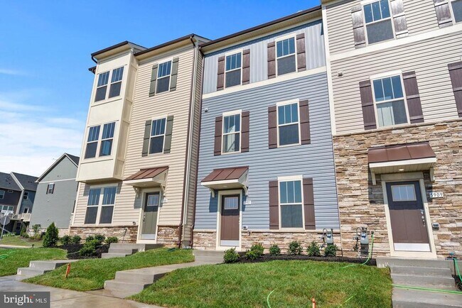 Building Photo - 5911 Garden Walk Dr