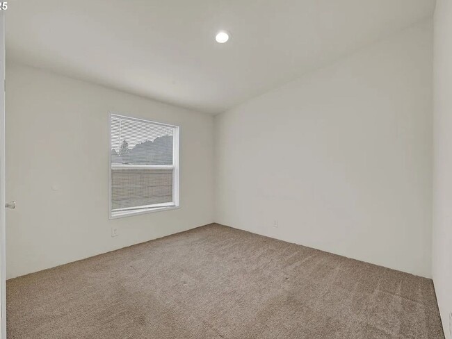 Building Photo - 2-Bedroom 1-Bathroom home in Springfield