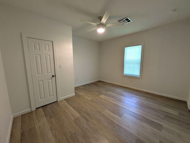 Building Photo - 1420 Live Oak St