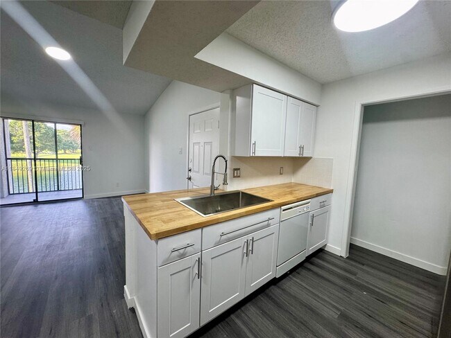Building Photo - 15067 SW 103rd Terrace