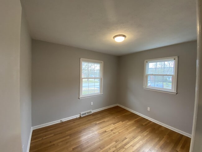 Building Photo - 4041 Foxe Basin Rd