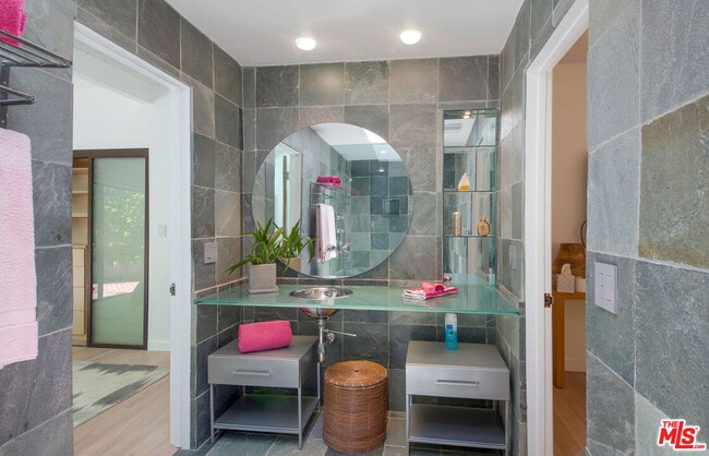 Building Photo - 1644 Marmont Ave