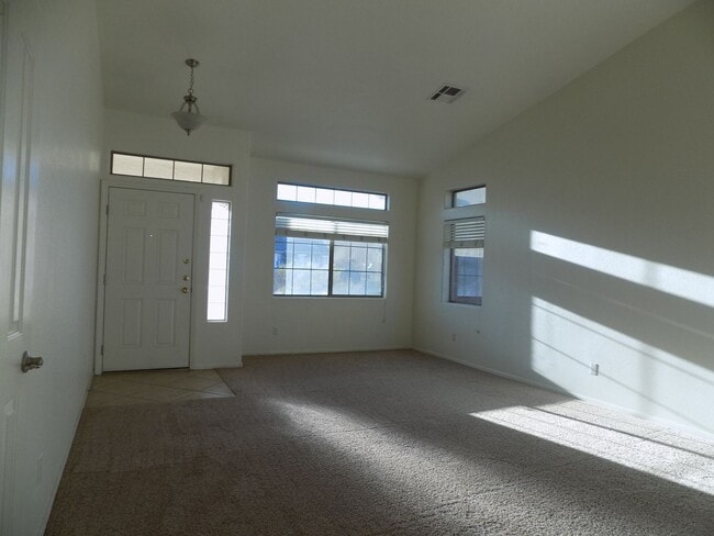 Building Photo - Single Story 4 Bedroom