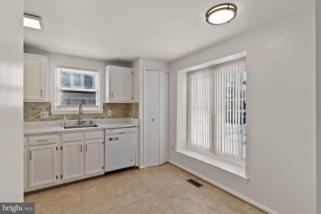 Building Photo - 14428 Black Horse Ct