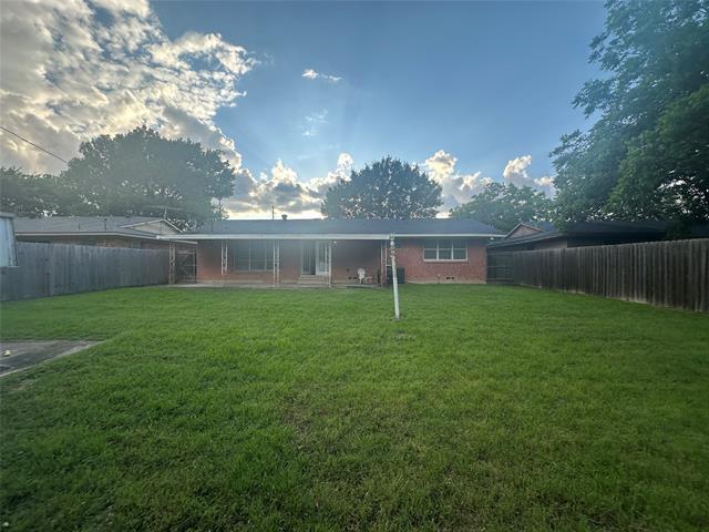 Building Photo - 304 N Central Expy