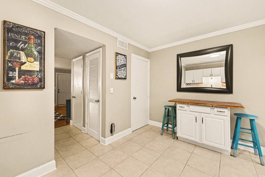 Building Photo - 507 Stinson Dr