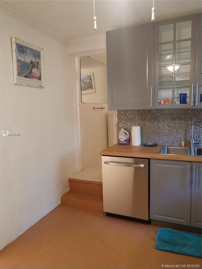 Building Photo - 11342 Peachtree Dr