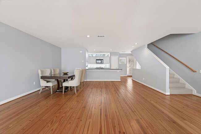 Building Photo - 6911 Yellowstone Way Dr