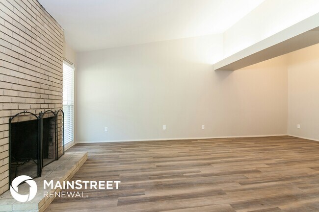 Building Photo - 3150 Durwood Dr