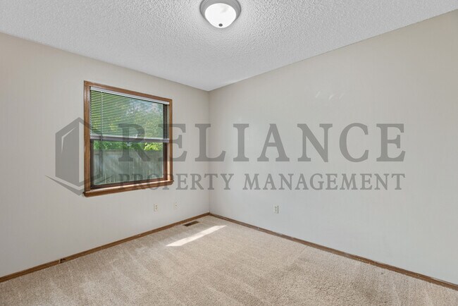 Building Photo - 1318 Peach Ave