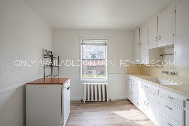 Building Photo - 411 E 300 S