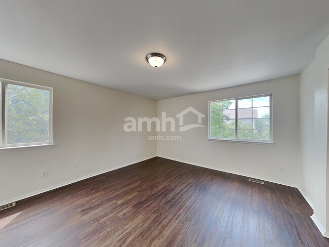 Building Photo - 9836 Kenton Cir