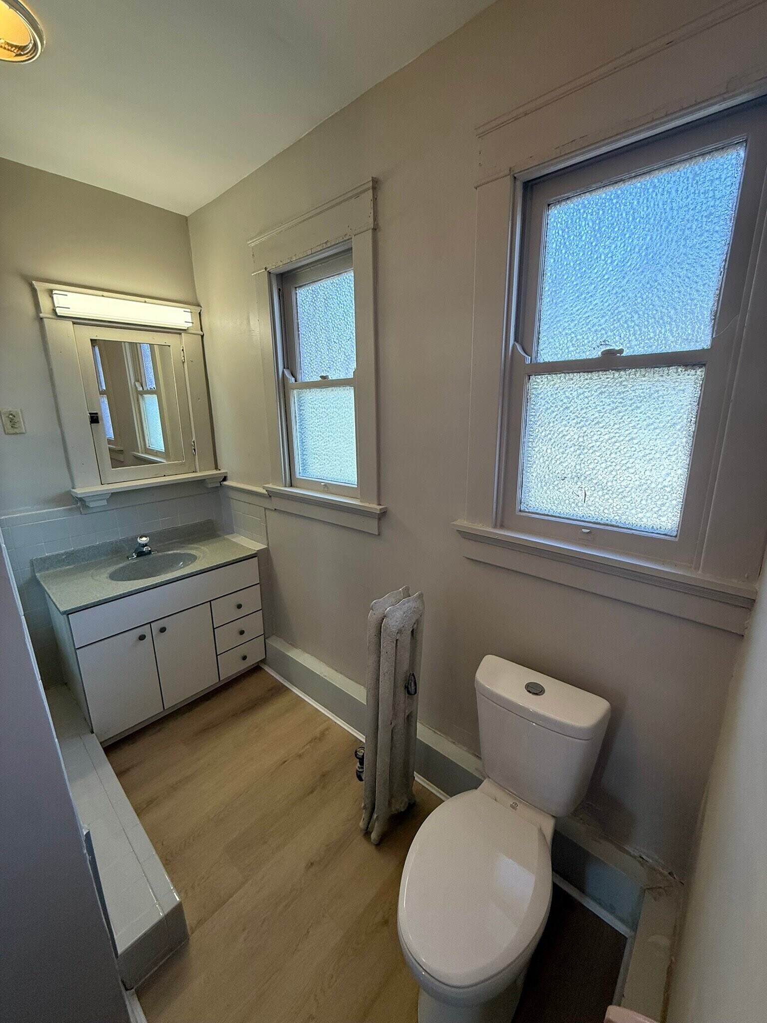 Building Photo - 907 Main St