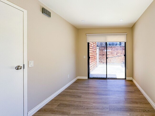 Building Photo - Luxurious Coastal Living: Fully Remodeled 3-Bed, 3.5-Bath with Ocean Views in Sea Point