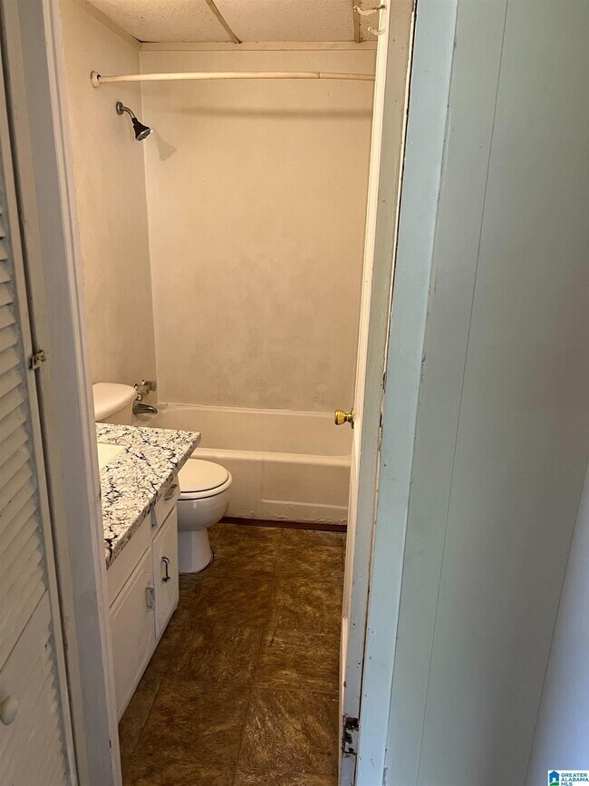 Building Photo - 1405 Woodward Rd