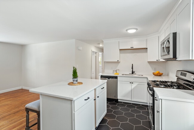 Building Photo - 13 Genetti St