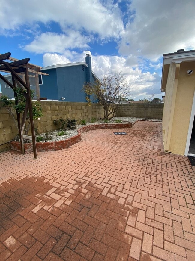 Building Photo - Harbor City- Single Family Home