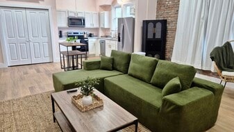 Building Photo - 716 Broadway St