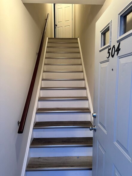 Building Photo - 504 Woodchip Rd