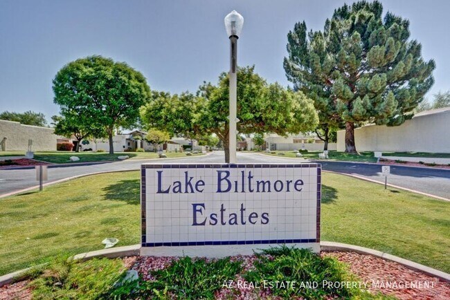 Building Photo - 2901 W Sierra St