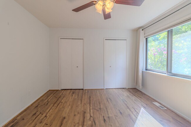 Building Photo - 154 Homestead Ln