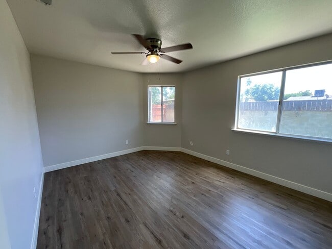 Building Photo - Siri Thorne 4-Plex