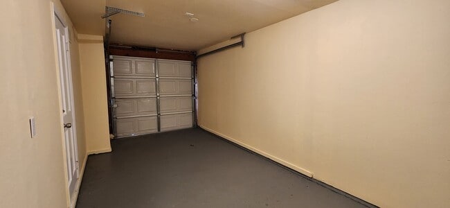 Building Photo - Townhome Close to Richmond BART