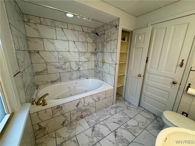 Building Photo - 401 Parkside Ave