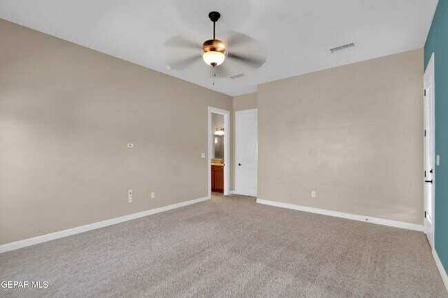Building Photo - 5648 Valley Oak Dr
