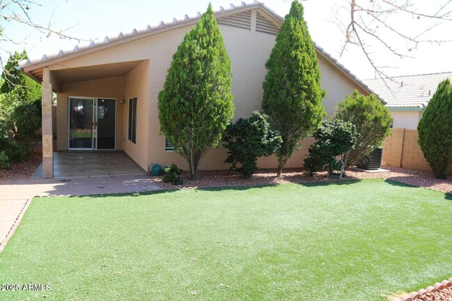 Building Photo - 2228 E Aire Libre Ave