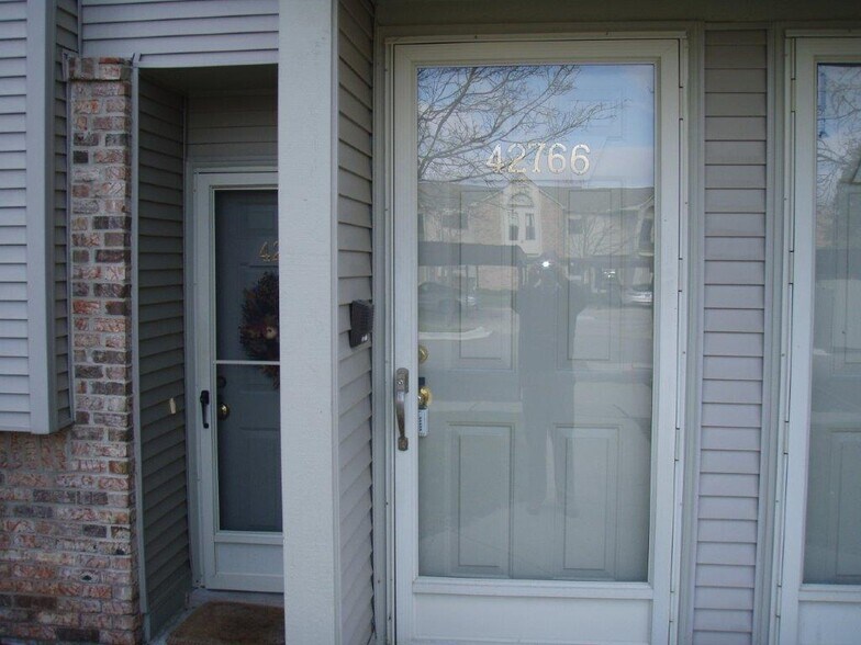 Building Photo - 42766 Lilley Pointe Dr