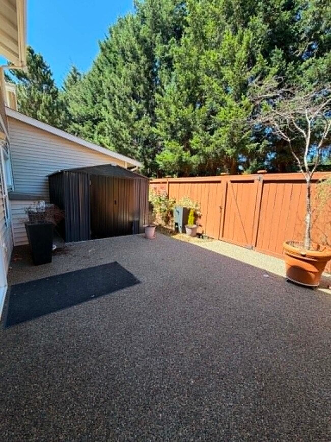 Building Photo - 6634 Millstone Ln SE