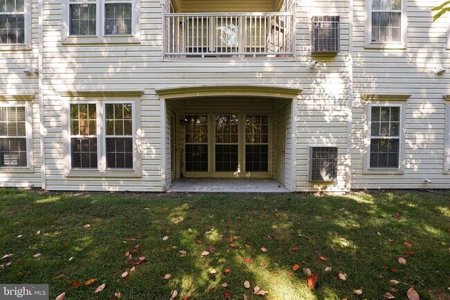Building Photo - 2003 Whispering Ponds Ct