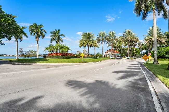 Building Photo - 2109 Tarpon Lake Way