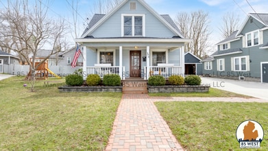 Building Photo - 270 N Main St