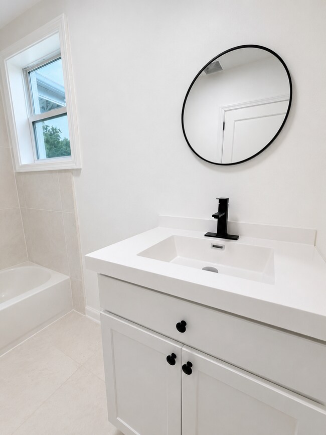 Building Photo - Recently Remodeled Home for Rent!