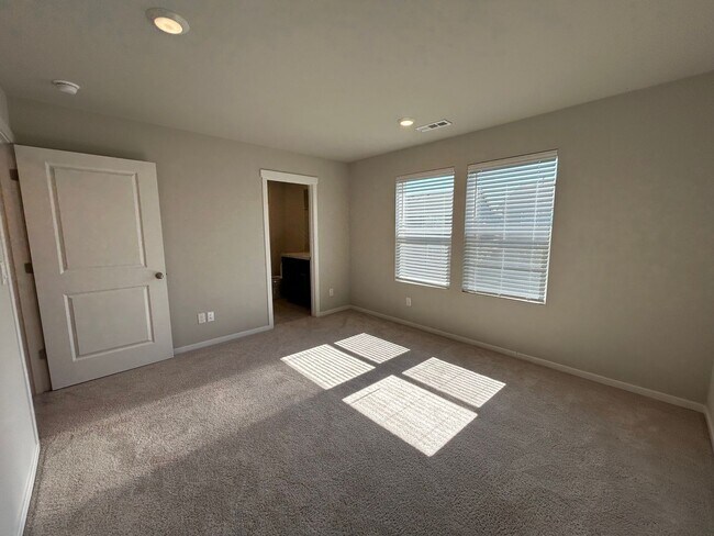 Building Photo - Beautiful 4 Bedroom Home with Attached Garage!